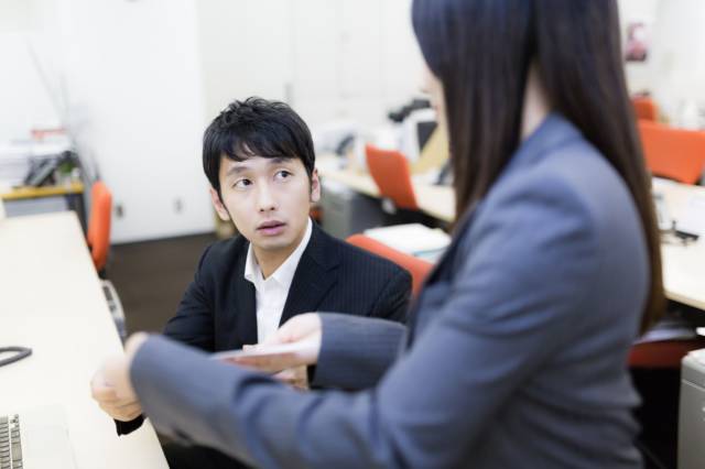 覆面調査の副業を始めたが会社にバレないか心配した